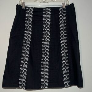 Lucy & Laurel size 6 skirt fully lined, black with white embroidery, pleated